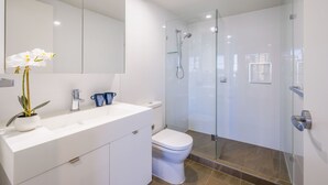 Apartment 907 - 2 bedrooms 2 bathrooms | Bathroom