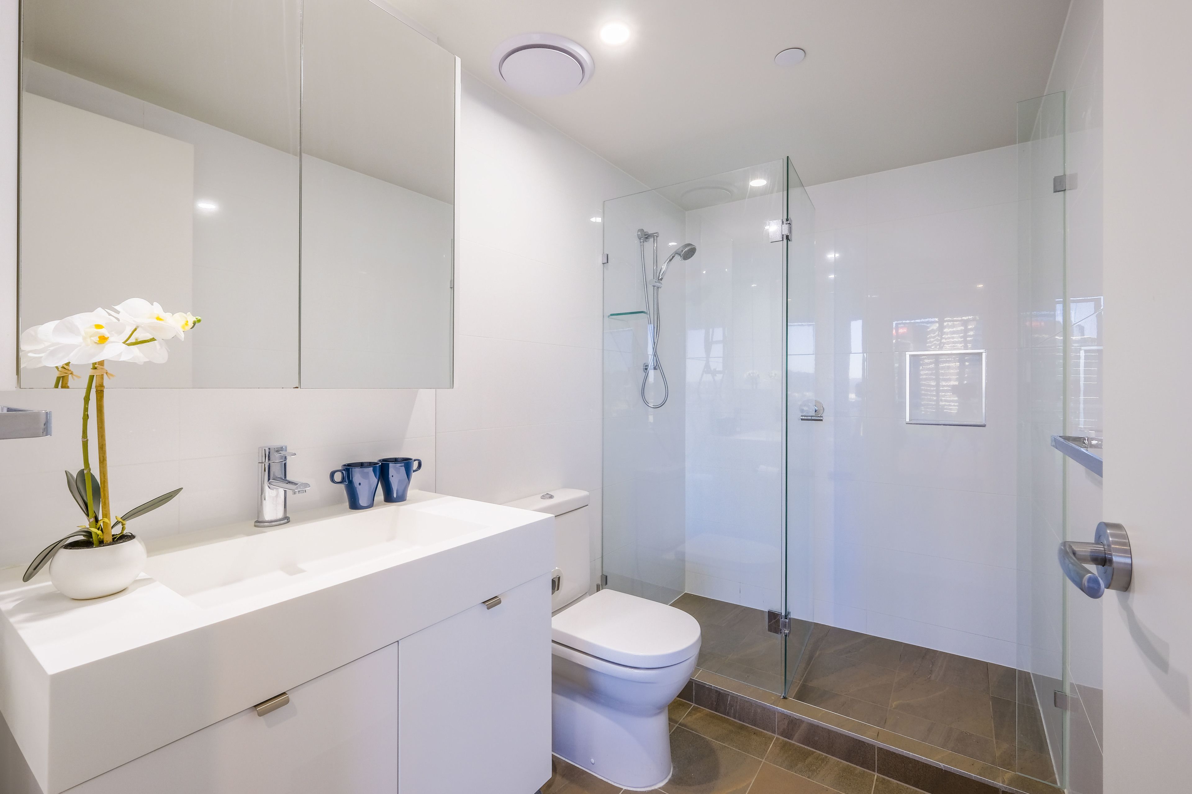 Apartment 907 - 2 bedrooms 2 bathrooms | Bathroom | Shower, free toiletries, hair dryer, towels - Sofun Apartment on Vulture St (South Brisbane)