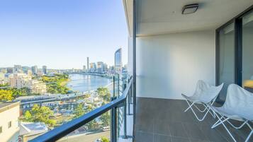 Apartment 907 - 2 bedrooms 2 bathrooms | Balcony view