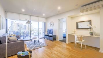Apartment 907 - 2 bedrooms 2 bathrooms | Living area | Flat-screen TV, Netflix, streaming services