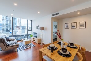 Apartamento, 1 quarto | Opções para refeição no quarto