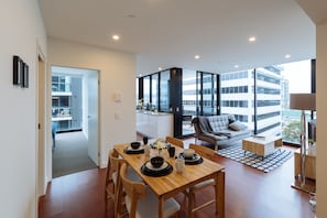 Apartamento, 1 quarto | Opções para refeição no quarto