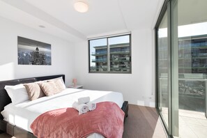 Apartment 10808 - 2 bedrooms 2 bathrooms | 2 bedrooms, iron/ironing board, free cots/infant beds, free WiFi - Sofun Apartment on Edmondstone St (South Brisbane)