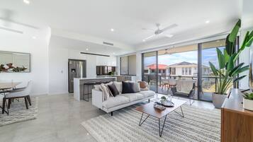 Luxury 4 Bedrooms Home on Hope Island | Living area | Flat-screen TV, Netflix, streaming services