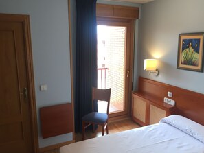 Single Room, 1 Twin Bed | Free WiFi, bed sheets - Alda Río Duero (Soria)