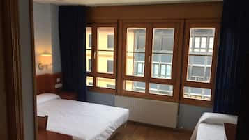 Triple Room | Free WiFi, bed sheets