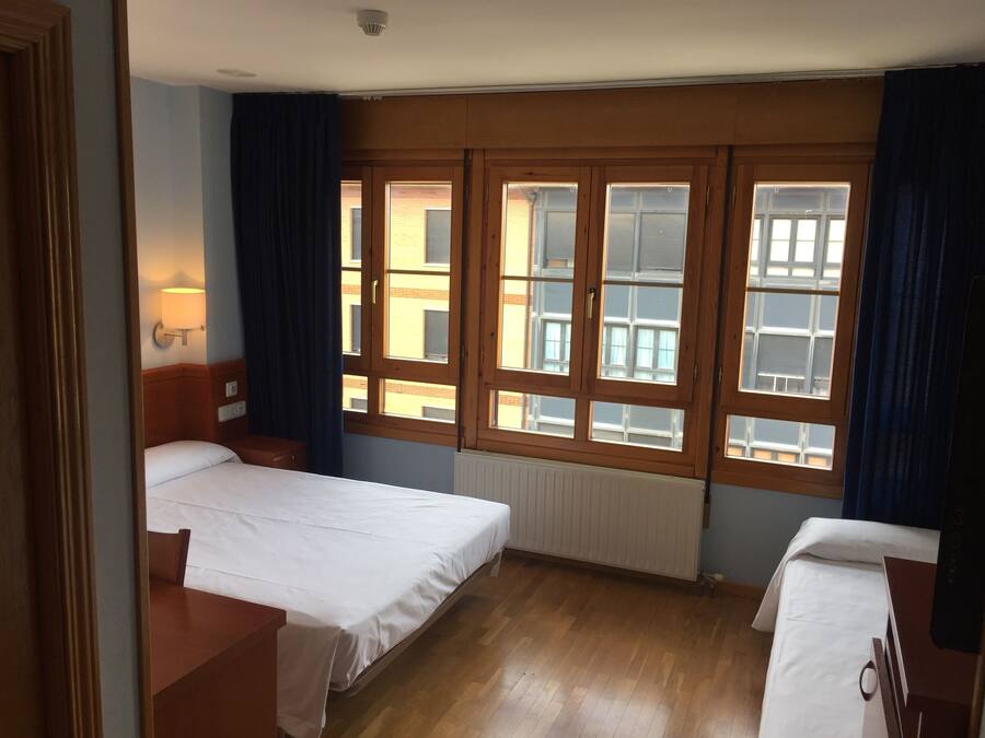 Triple Room | Free WiFi, bed sheets