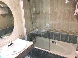 Kostenlose Toilettenartikel, Handtücher