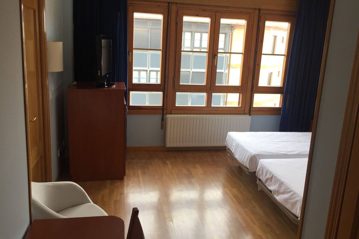 Superior-Doppelzimmer, 2 Einzelbetten | Kostenloses WLAN, Bettwäsche
