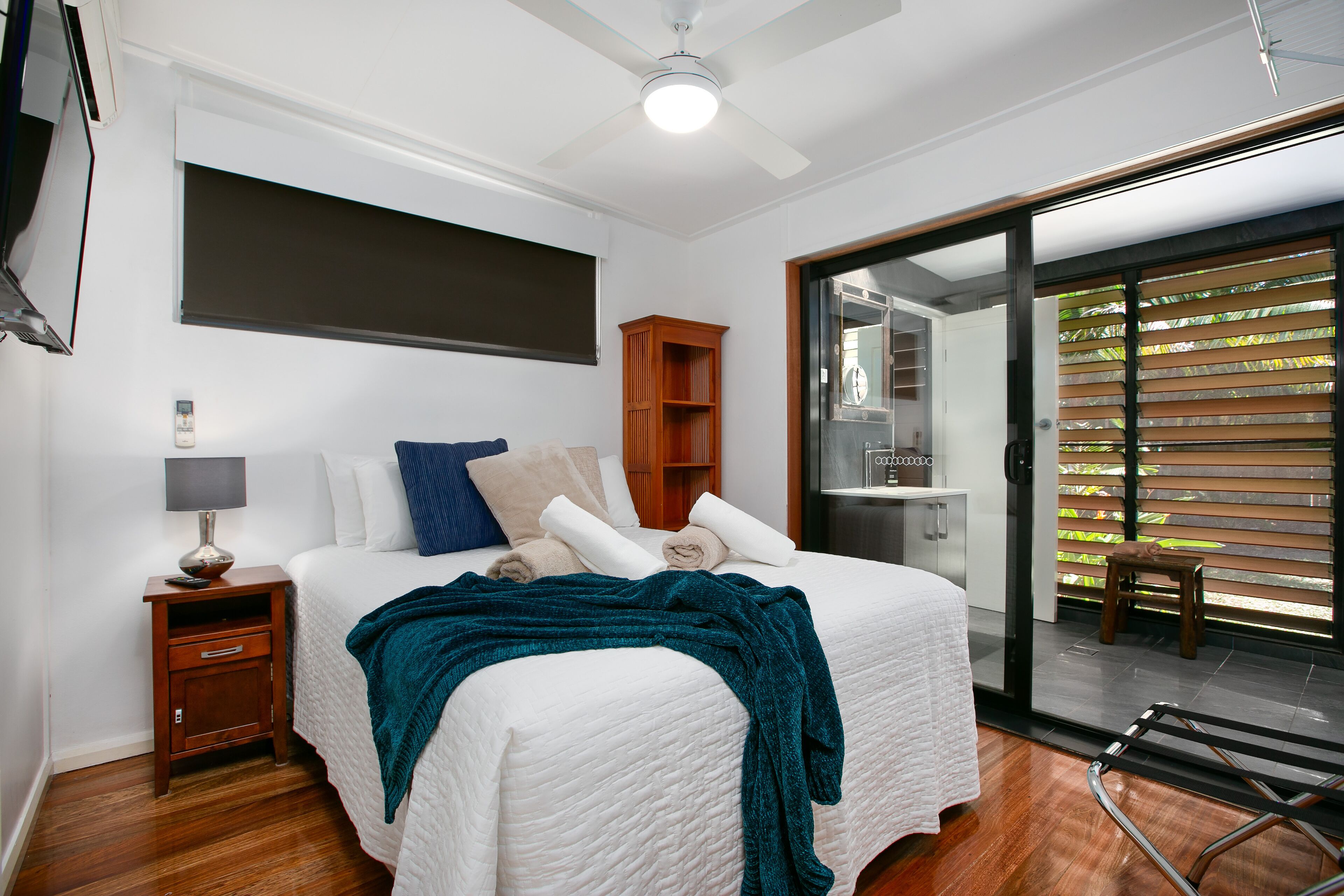 3 Bedrooms Tropical House plus Private Bungalow | 3 kamar tidur, bantalan ekstra lembut, dan tirai kedap cahaya