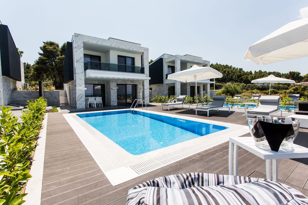 Private pool