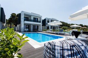 Luxury Villa (Sea Front) | Private pool