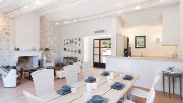 Free daily cooked-to-order breakfast