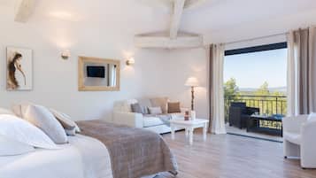 Suite ejecutiva, 1 cama King size y sofá cama | Minibar, caja de seguridad en la habitación y decoración personalizada