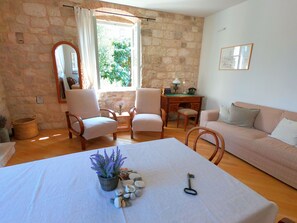 Apartment | Living area | Flat-screen TV - Historic Piazza House & Romantic Garden (Hvar)