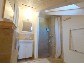 Apartment | Bathroom | Hair dryer, towels, soap, shampoo - Historic Piazza House & Romantic Garden (Hvar)