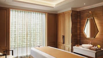 Couples treatment room(s), sauna, steam room, body treatments