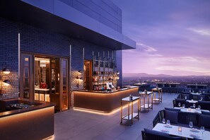 4 restaurants, breakfast, lunch, dinner served; Japanese cuisine - The Ritz-Carlton, Pune (Pune)