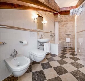 Ferienhaus | Badezimmer | Haartrockner, Bidet, Handtücher, Seife