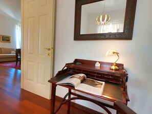 Leilighet, 2 soverom | Oppholdsområde | Flatskjerm-TV