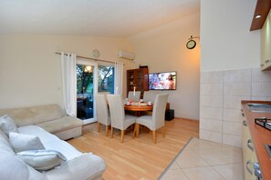 Villa, privat basseng | Oppholdsområde | Flatskjerm-TV