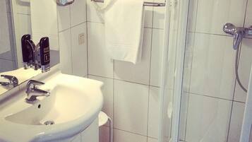 Single Room | Bathroom shower