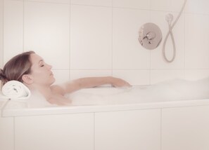 Familienzimmer | Badezimmer | Badewanne, Haartrockner, Handtücher