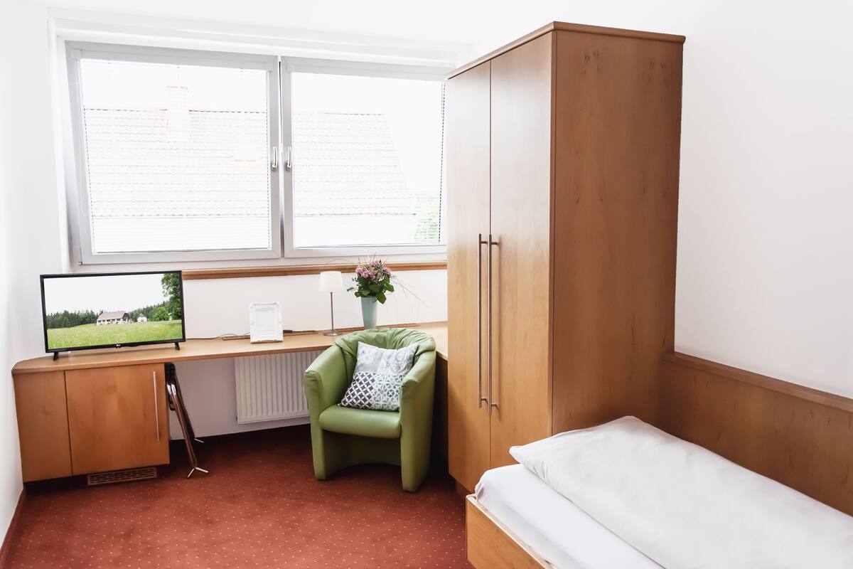 Single Room | WiFi (free), bed sheets