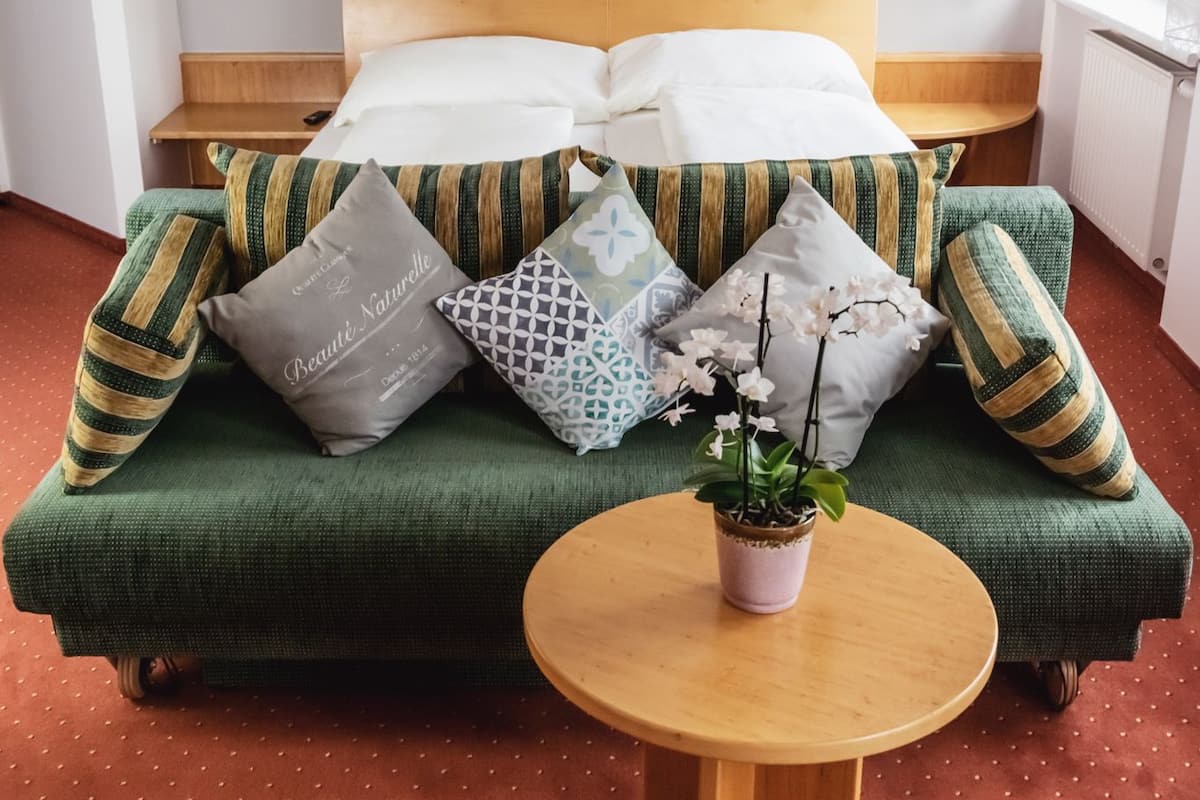 Triple Room | Free WiFi, bed sheets
