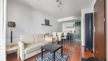 Apartment (D 27) | Living room | 30-inch flat-screen TV with digital channels, TV