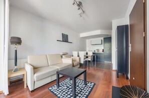 Apartment (D 27) | Living room | 30-inch flat-screen TV with digital channels, TV
