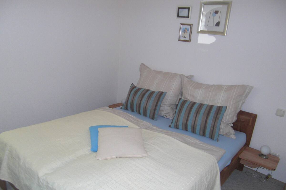 Apartment (Killian) | 2 Schlafzimmer, individuell dekoriert, individuell eingerichtet