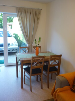 Apartment (Gustav) | In-room dining - Ostseequartier Vorpommern FeWo Gustav & Kilian (Zinnowitz)