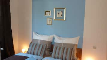 Apartment (Gustav) | Individually decorated, individually furnished, blackout curtains