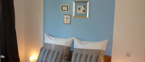 Apartment (Gustav) | Individually decorated, individually furnished, blackout curtains