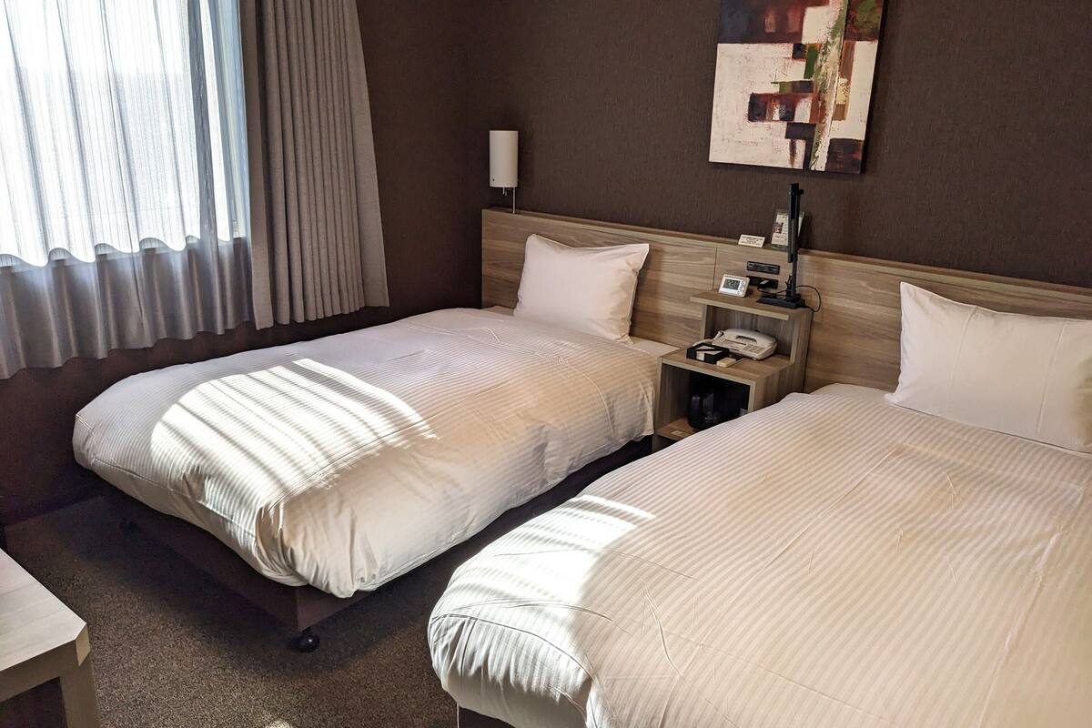 1 bedroom, desk, free wifi, bed sheets