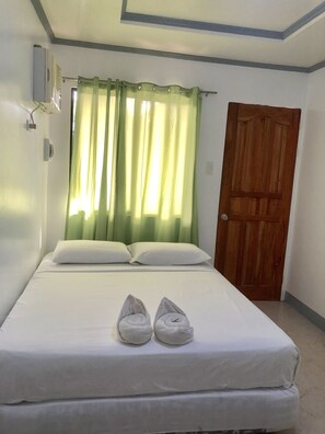 Standard Room | Free WiFi, bed sheets
