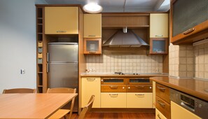 Dúplex, 3 dormitoris | Cuina privada | Frigorífic, placa de cuina, rentaplats i cafetera i tetera 
