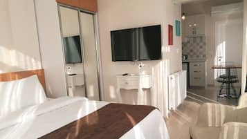 Comfort Penthouse, Sea View | 1 bedroom, desk, laptop workspace, blackout curtains