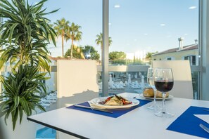 Se sirven desayunos y cenas