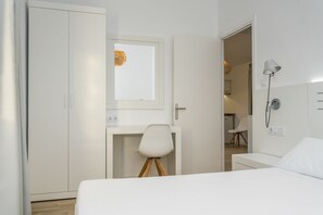 Zimmersafe, Schreibtisch, kostenlose Babybetten, kostenloses WLAN