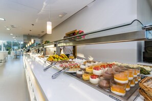 Tägliches Frühstücksbuffet gegen Gebühr