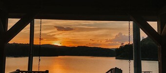 Gemütlicher Kurzurlaub in den Bergen, Blick auf den Bach, privater Zugang zum Lake Glenville