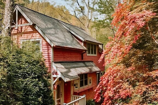 Front of house view and driveway