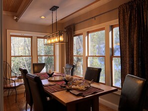 Dining - Mountain retreat by Lake Glenville: creekside, secluded, Cashiers - Glenville (Glenville)