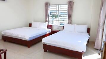 Quadruple Room | Desk, free WiFi