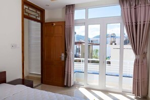 Quadruple Room | Desk, free WiFi - OYO 587 Trang Long (Nha Trang)