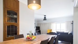Apartment | In-room dining - Apartment 101m² homm - Roof Garden with Acropolis View (Athens)