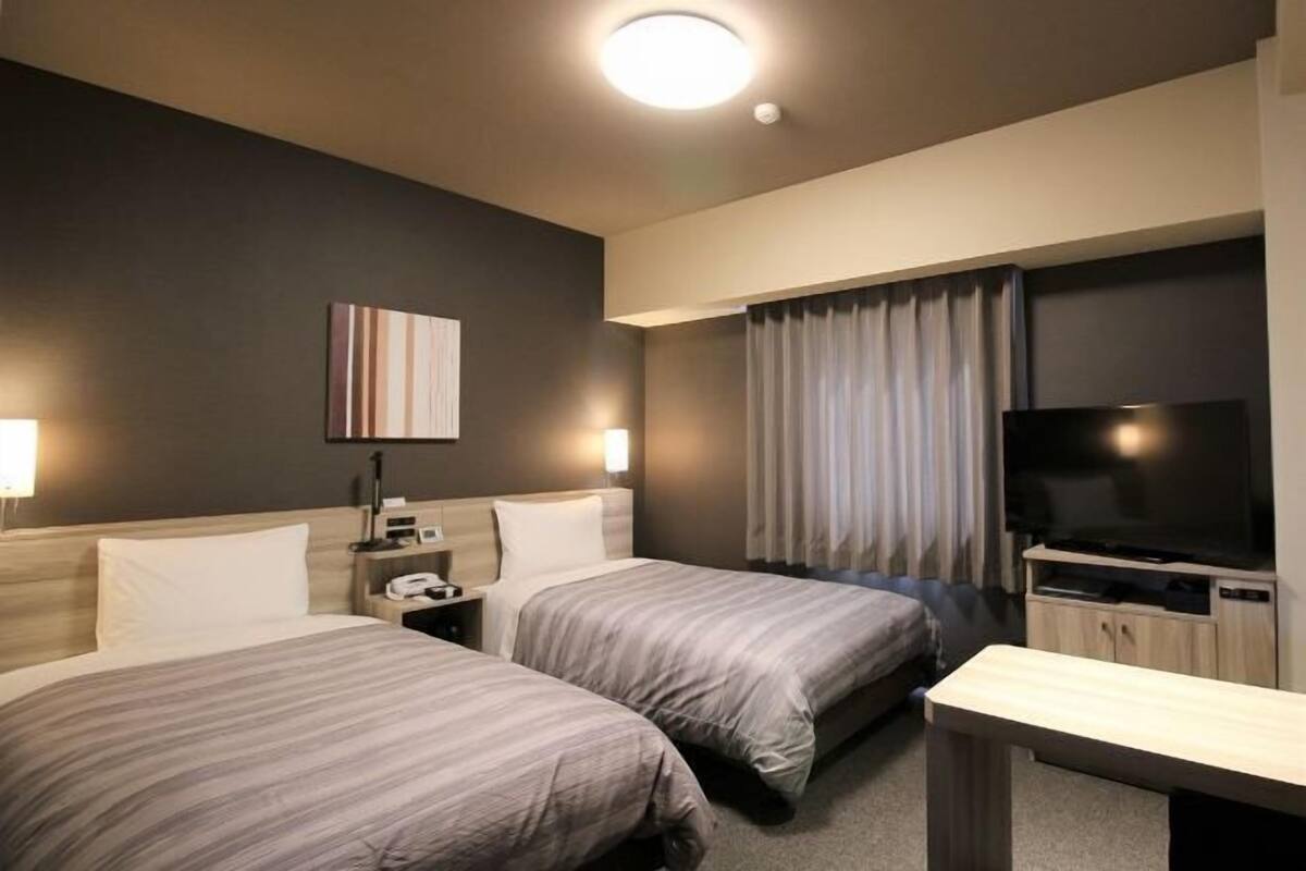 Työpöytä, ilmainen Wi-Fi, vuodevaatteet