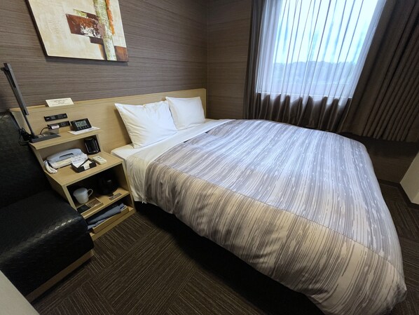 ห้องคอมฟอร์ท, ปลอดบุหรี่ (Semi Double) | โต๊ะทำงาน, Wi-Fi ฟรี, ผ้าปูที่นอน